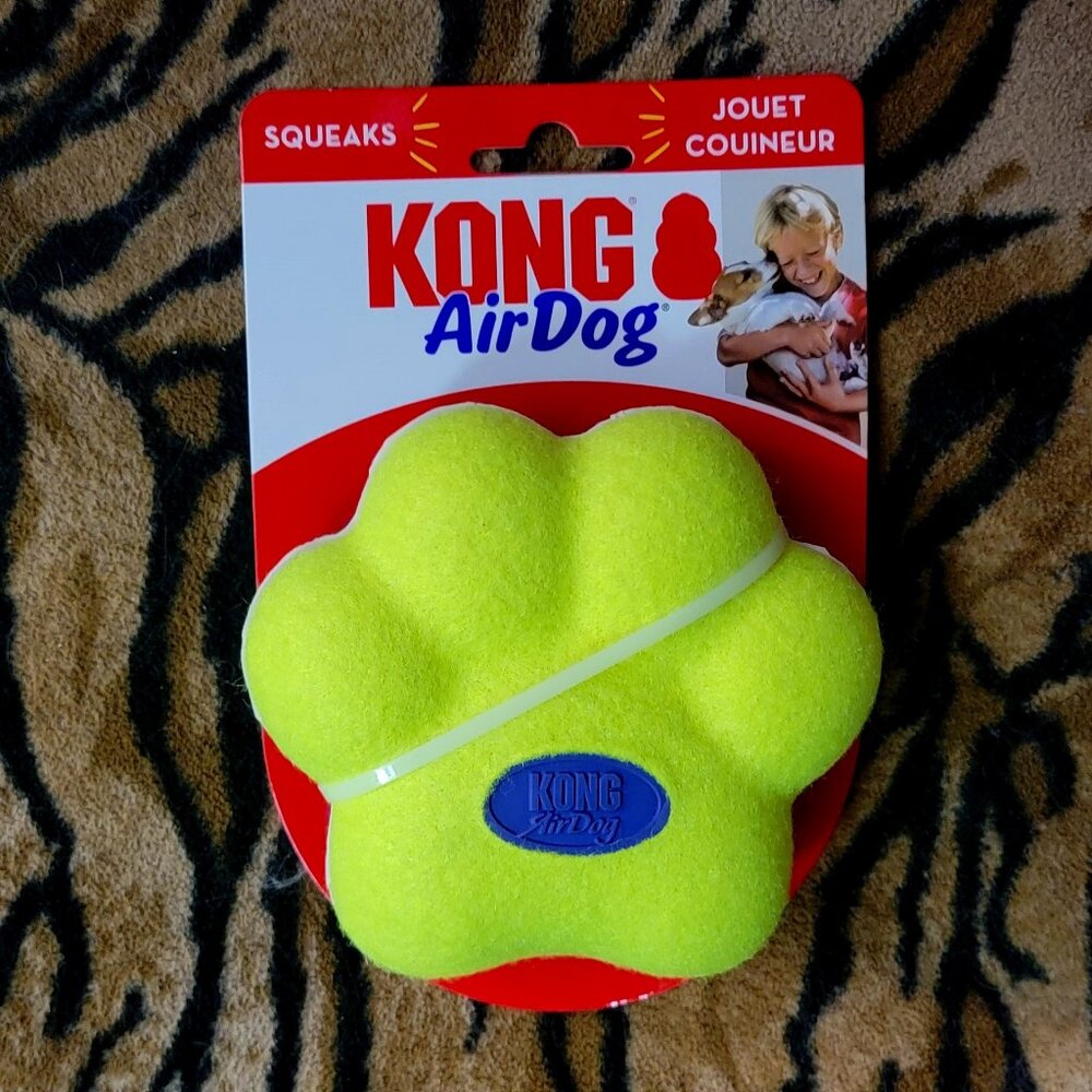 Kong Dog Air Dog Paw w Squeak med/large ea. New!